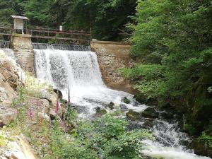 Maisons de vacances Holiday home in Le Haut Du Them a drive from nature reserve : photos des chambres