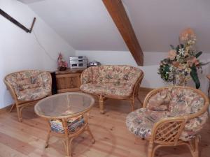 Maisons de vacances Holiday home in Le Haut Du Them a drive from nature reserve : photos des chambres