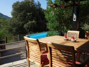 Maisons de vacances Snug holiday home in Duni re Sur Eyrieux with swimming pool : photos des chambres