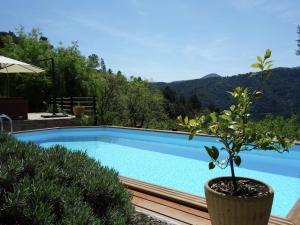 Maisons de vacances Snug holiday home in Duni re Sur Eyrieux with swimming pool : photos des chambres