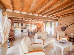 Maisons de vacances Stone Holiday Home with Private Pool near Les Eyzies : photos des chambres