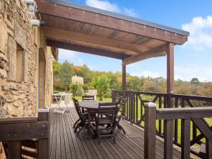 Maisons de vacances Stone Holiday Home with Private Pool near Les Eyzies : photos des chambres