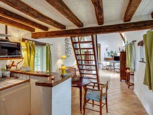 Maisons de vacances Quaint Holiday Home in Loire France with Garden : photos des chambres