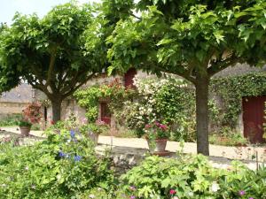 Maisons de vacances Quaint Holiday Home in Loire France with Garden : photos des chambres