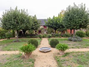 Maisons de vacances Quaint Holiday Home in Loire France with Garden : photos des chambres