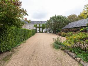 Maisons de vacances Quaint Holiday Home in Loire France with Garden : photos des chambres