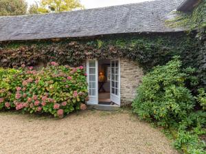 Maisons de vacances Quaint Holiday Home in Loire France with Garden : photos des chambres