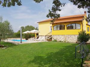 Peaceful Villa in Jur ici with Private Pool