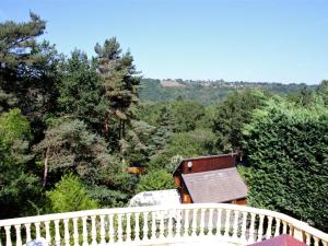 Maisons de vacances Cozy Holiday Home near Lake in Beaulieu : photos des chambres