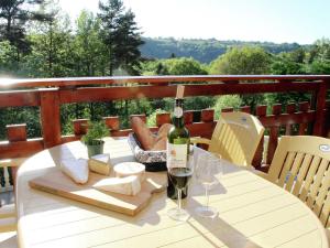 Maisons de vacances Cozy Holiday Home near Lake in Beaulieu : photos des chambres