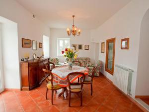 Holiday Home in Sesta Godano near Lake