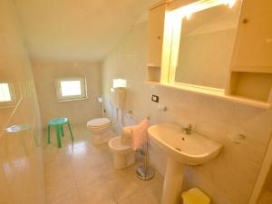 Holiday Home in Sesta Godano near Lake