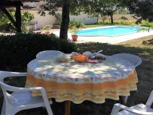 Maisons de vacances Lovely holiday home in Monfort with private pool : photos des chambres