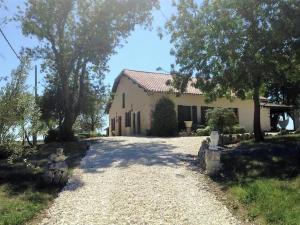 Maisons de vacances Lovely holiday home in Monfort with private pool : photos des chambres