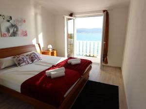 New spacious apartment direct on the beach nice terrace with great sea view