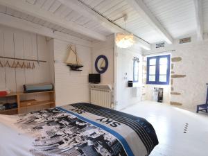 Holiday Home near Pointe du Raz & Sea