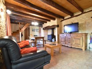 Cozy Holiday Home in Saint-Léon-sur