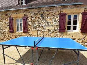 Maisons de vacances Cozy Holiday Home in Saint L on sur V z re with Pool : photos des chambres