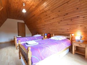 Maisons de vacances Cozy Holiday Home in Saint L on sur V z re with Pool : photos des chambres