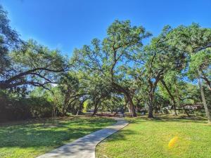 Flamingo Place - One block to Lauderdale Marine Center - 3 bedroom - 2 bath - King bed