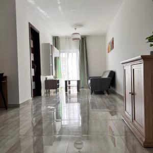 F5 Room 1, Private Double room with private bathroom and balcony in shared Flat