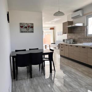 F6 Room 2, Private Room two single beds shared bathroom in shared Flat
