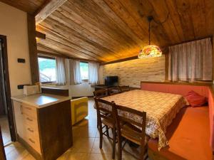 Three-Bedroom Apartment room in Chalet Garden
