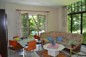 Charleroi Marcinelle jardins de la fontaine qui bout parking gratuit