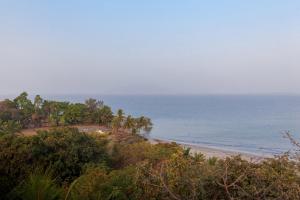 The Blue Horizon by StayVista - Featuring a beach-view villa with a swimming pool, indoor games, and a relaxing balcony