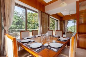 The Blue Horizon by StayVista - Featuring a beach-view villa with a swimming pool, indoor games, and a relaxing balcony