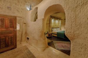 Deluxe King Suite room in Taru Cave Suites