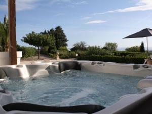 Villas Beautiful villa with spa and private heated pool in the H rault : photos des chambres