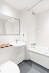 Twin Room room in Kings Highway Derby by Marston's Inns