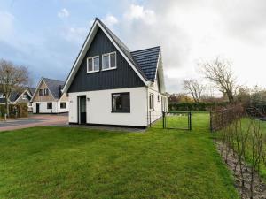 Holiday Home in De Koog near Forest