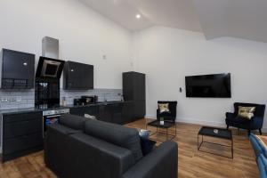 Concert Square Apartments By Happy Days