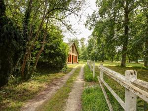 Maisons de vacances Dreamy Holiday Home in Raizeux with Terrace : photos des chambres