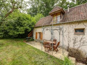 Maisons de vacances Dreamy Holiday Home in Raizeux with Terrace : photos des chambres