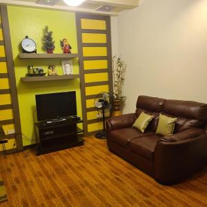 722 Metropolis Tower Unit 212