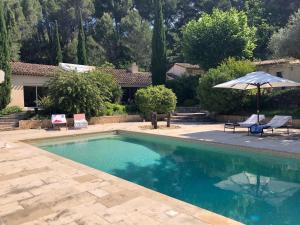 Villas Propriete : 300 M² + (25 M² d'annexe / Pool House) sur 5 ha boise a 10' d'Aix en Provence : Villa 2 Chambres :