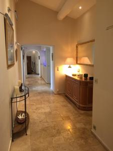 Villas Propriete : 300 M² + (25 M² d'annexe / Pool House) sur 5 ha boise a 10' d'Aix en Provence : photos des chambres