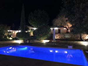 Villas Propriete : 300 M² + (25 M² d'annexe / Pool House) sur 5 ha boise a 10' d'Aix en Provence : photos des chambres