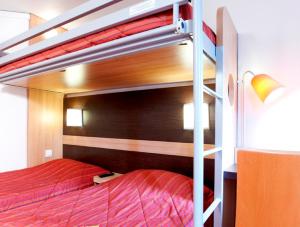 Hotels Premiere Classe Dunkerque Est Armbouts Cappel : Chambre Triple