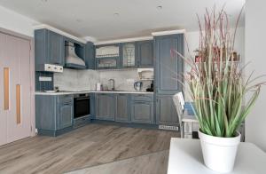 Sunny & Stylish Brand new 2bdr Apartment + Parking