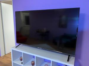 Modern and central, near Rhein & museums, fully furnished