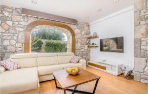 2 Bedroom Beautiful Home In Malinska