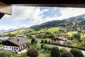 Appartements Typical mountain apartment with balcony the view of the ski : photos des chambres