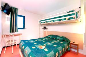 Appartements Premiere Classe Dunkerque Loon Plage : Chambre Triple (1 Lit Double et 1 Lit Simple)