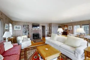 Maddock Cove Cabin - Hendricks Harbor