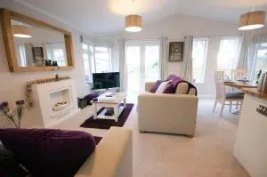 Hollicarrs - Long Lane Lodge - Skipwith