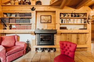 Chalets Furnished cozy chalet with a wooded garden and a large terrace : photos des chambres